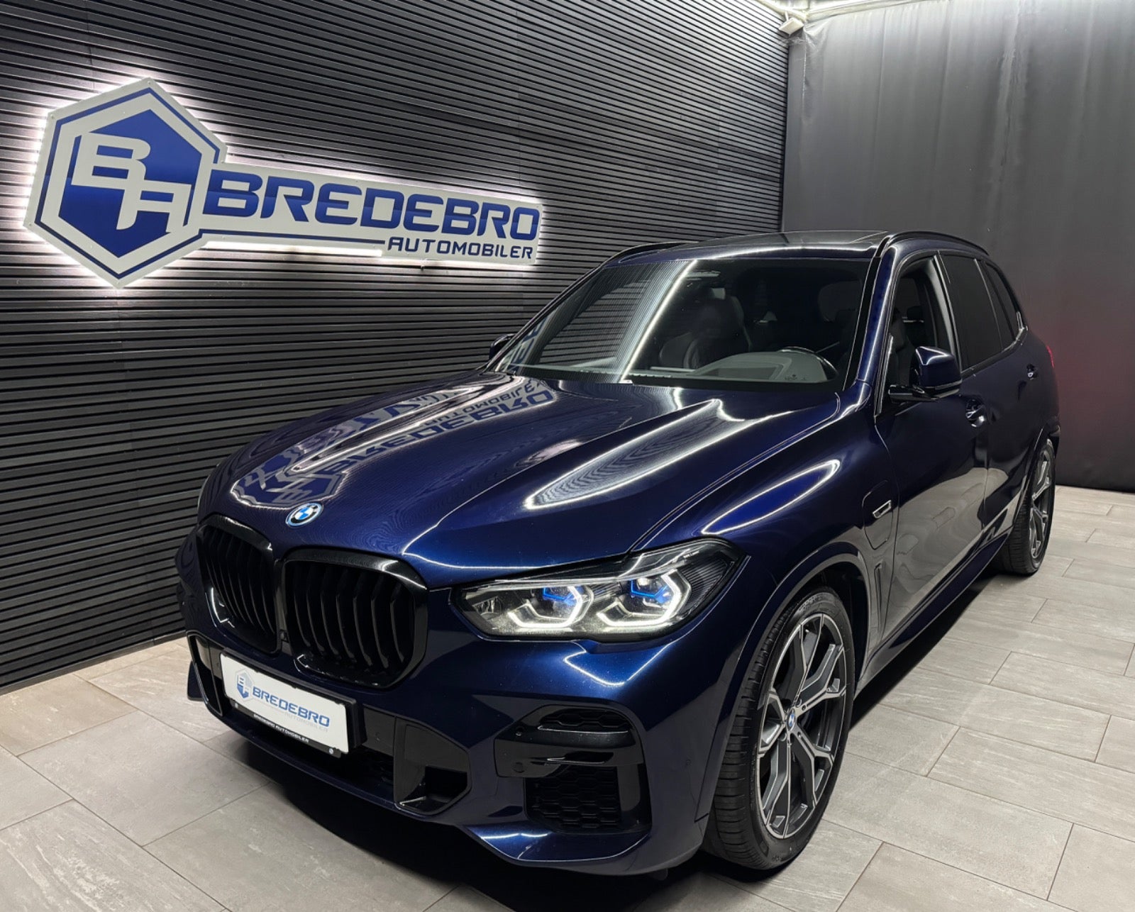 BMW X5 3,0 xDrive45e M-Sport+ aut., 2023 | Bredebro Automobiler ApS i Bredebro