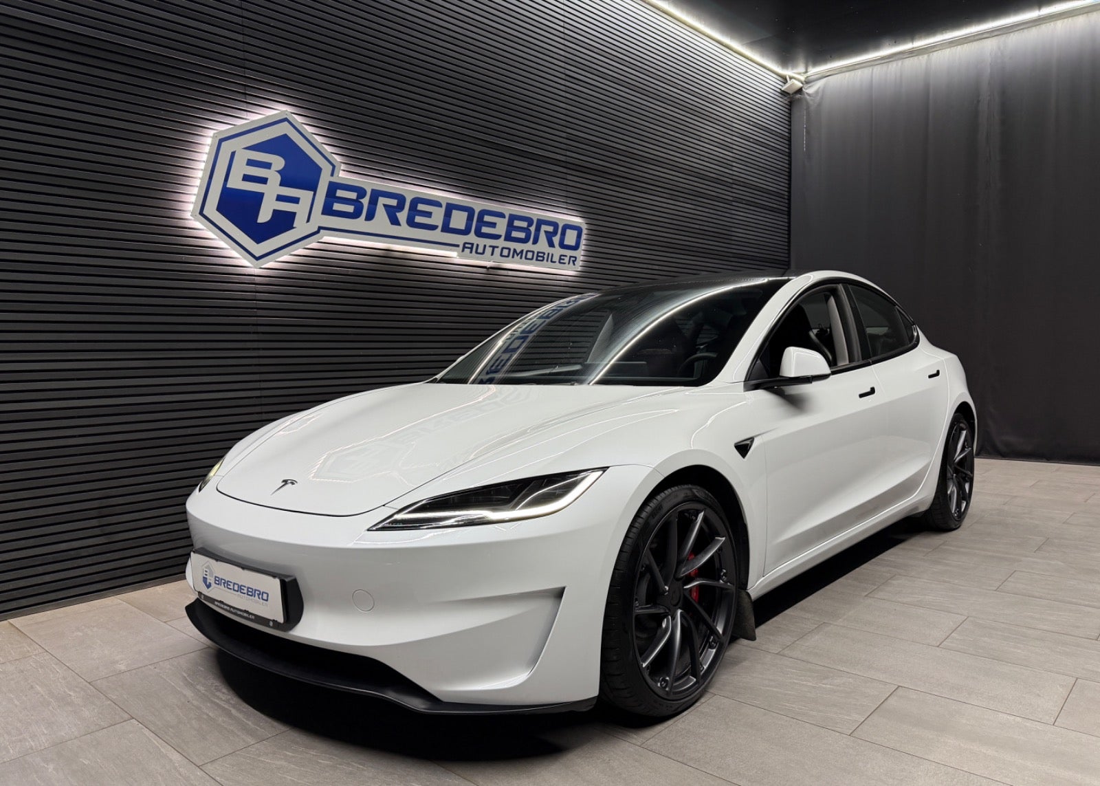 Tesla Model 3 Performance AWD, 2025 | Bredebro Automobiler ApS i Bredebro